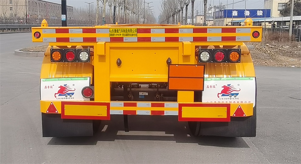 鑫鲁骏牌SSY9405TWY危险品罐箱骨架运输半挂车公告图片
