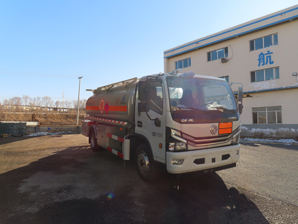 陆平机器牌LPC5120GYYE6运油车