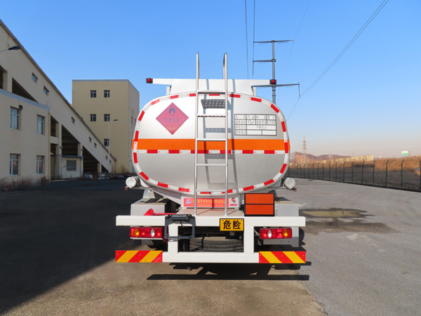 陸平機(jī)器牌LPC5180GYYD6運(yùn)油車公告圖片