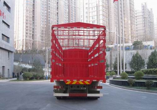 畜禽运输车图片