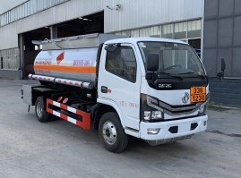 易燃液体罐式运输车