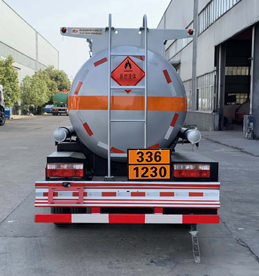 楚飛牌CLQ5070GRY6E易燃液體罐式運(yùn)輸車公告圖片