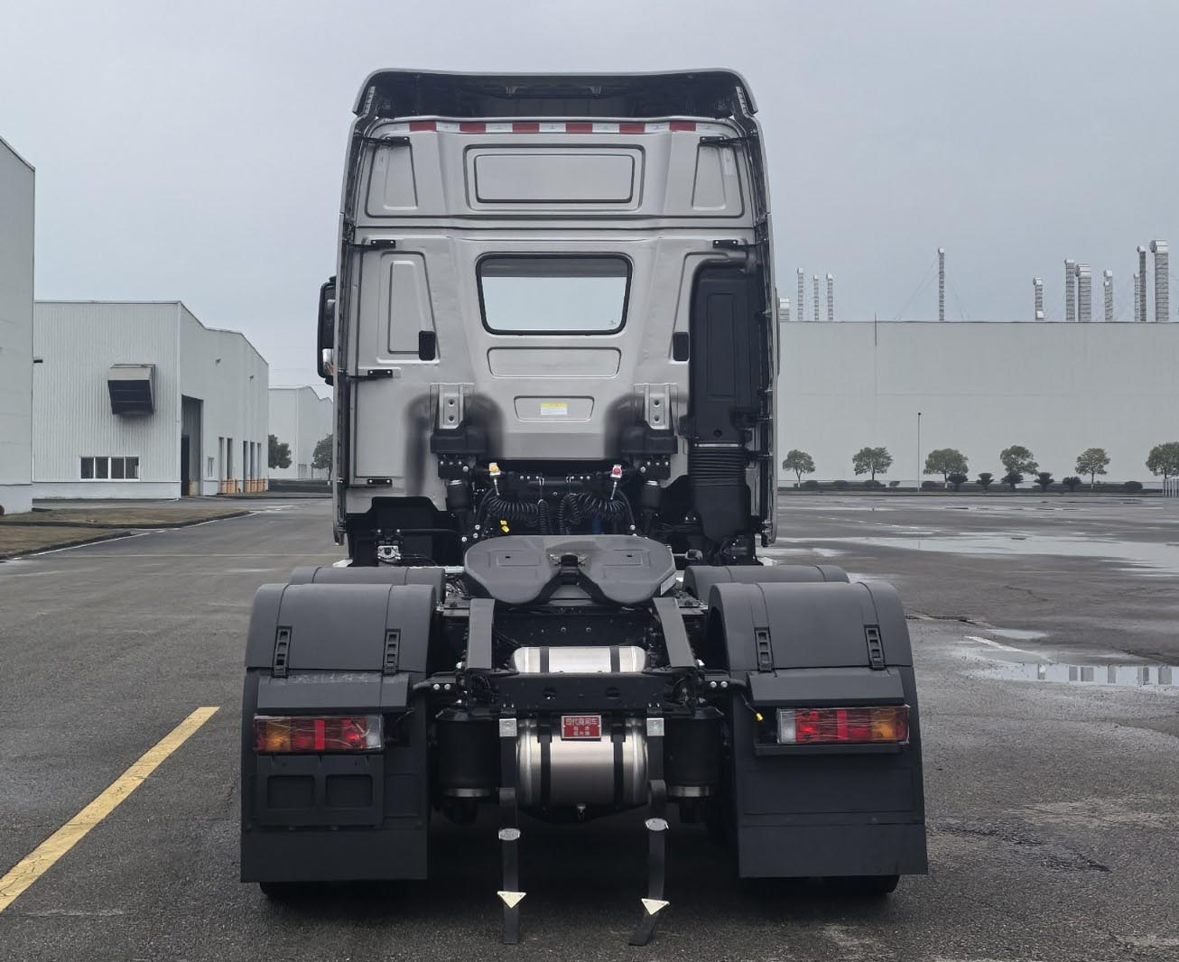 现代牌CHM4250KPQ46WXPT危险品牵引汽车公告图片