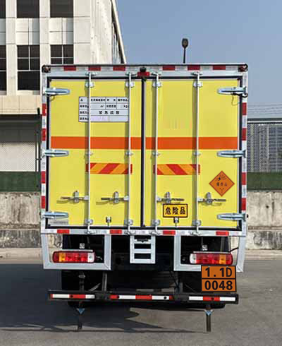 路捷順牌ULC5182XQYB6爆破器材運(yùn)輸車公告圖片