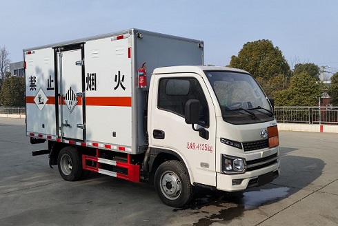 程力威牌CLW5040XZWSH6杂项危险物品厢式运输车