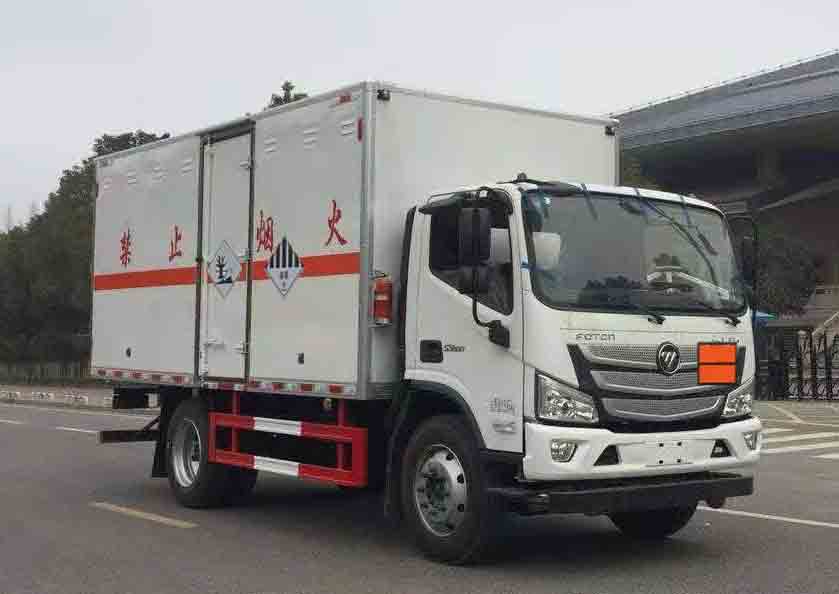 程力威牌CLW5120XZWB6杂项危险物品厢式运输车