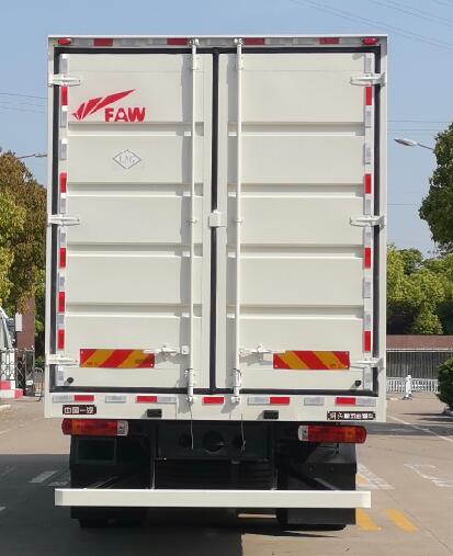 解放牌CA5250XXYP26K2L7T3NE6A80廂式運(yùn)輸車公告圖片