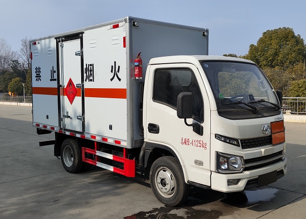程力威牌CLW5040XRQSH6易燃气体厢式运输车