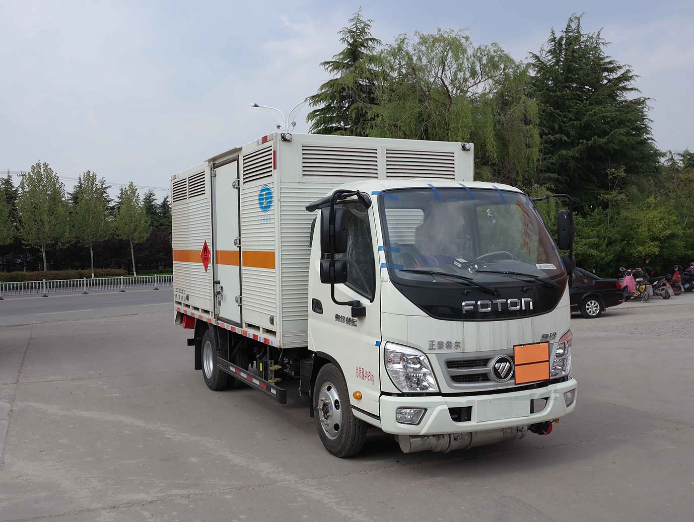 春星牌ZZT5045XRQ-6易燃气体厢式运输车