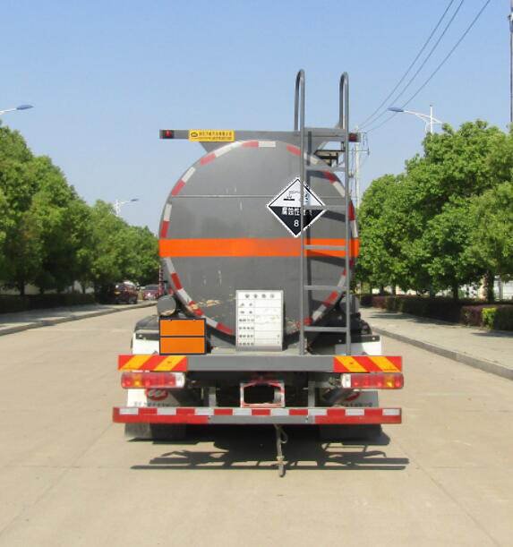 中汽力威牌HLW5320GFWZ6腐蝕性物品罐式運(yùn)輸車公告圖片