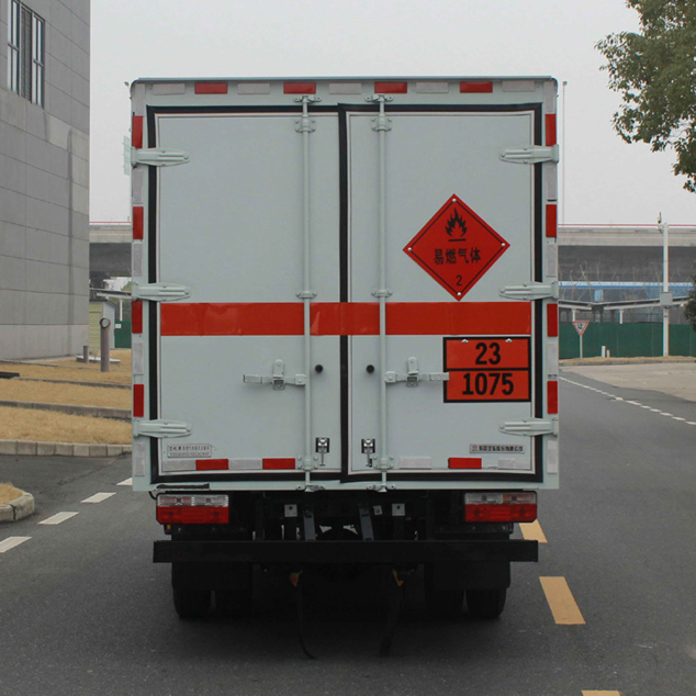 東風(fēng)牌EQ5045XRQ16DCACWXP易燃?xì)怏w廂式運(yùn)輸車公告圖片