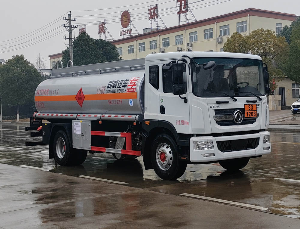 专威牌HTW5180GYYE6运油车