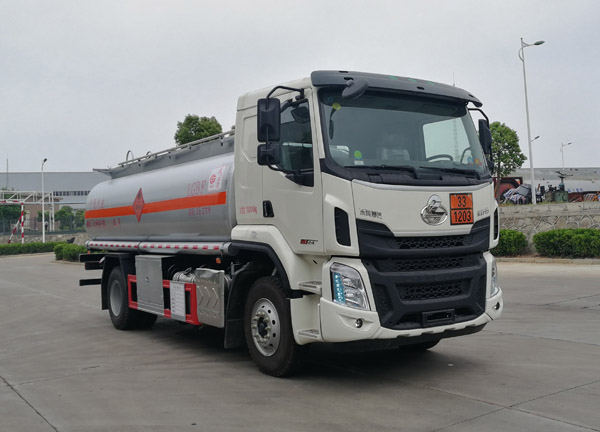 楚胜牌CSC5187GYYEL6运油车