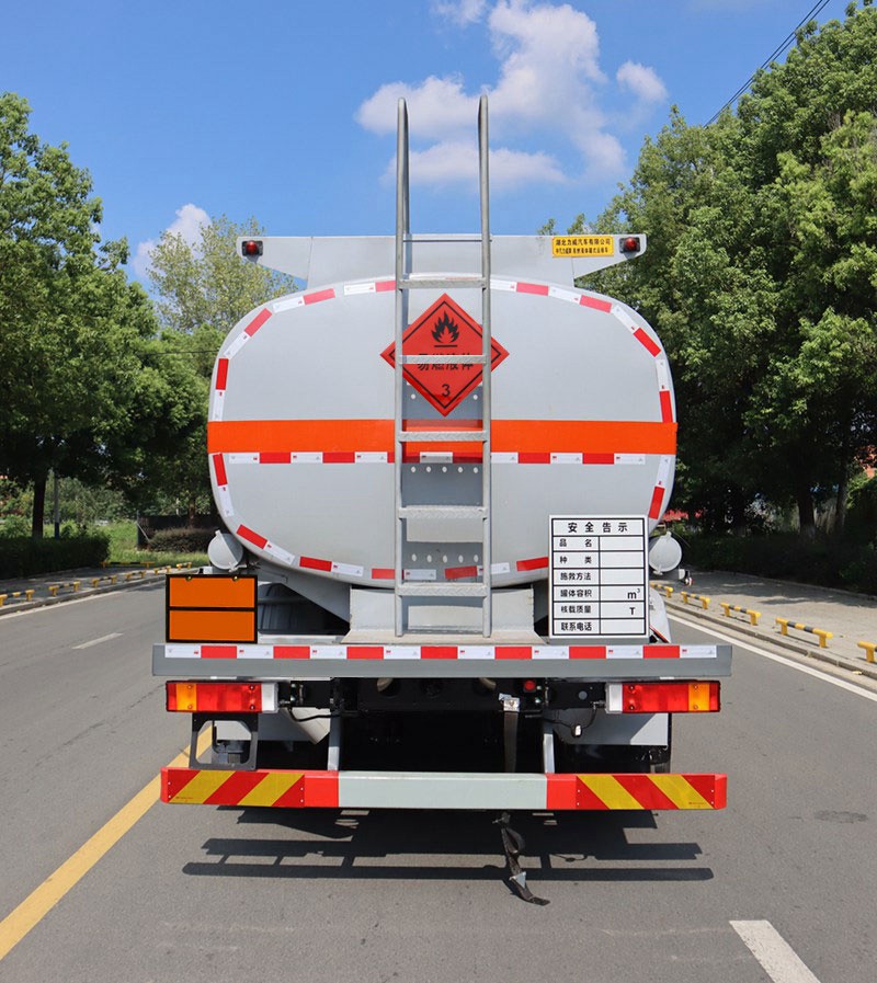 中汽力威牌HLW5321GRYD6易燃液體罐式運(yùn)輸車公告圖片