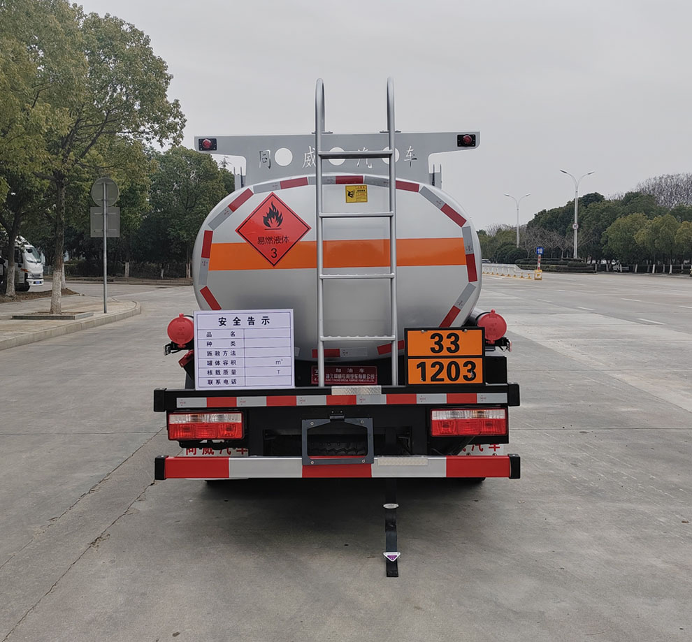 东风股份多利卡D6 HTW5075GJYEQ6加油车公告图片