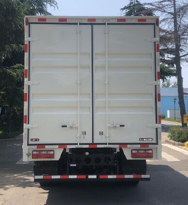 解放牌CA5120XXYP40K46L3E6A84廂式運(yùn)輸車(chē)公告圖片