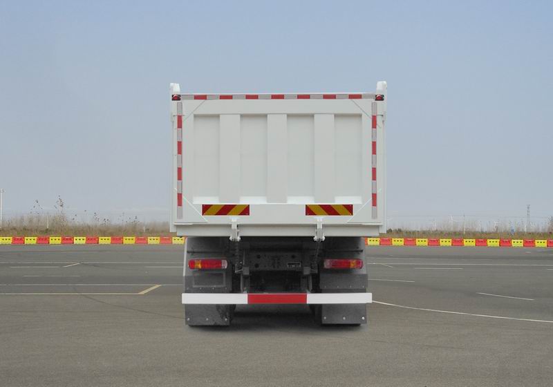 豪沃牌ZZ5257ZLJV364GF1自卸式垃圾車公告圖片