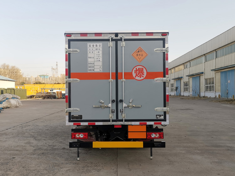 新飛牌XKC5101XQY6B爆破器材運(yùn)輸車(chē)公告圖片