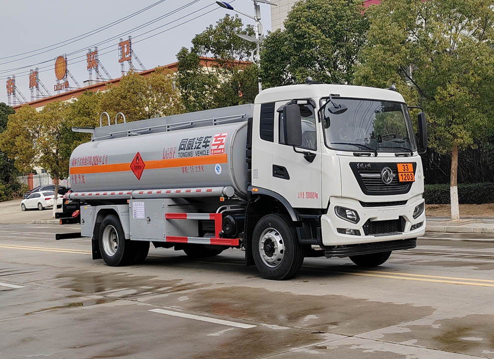 专威牌HTW5181GYYDQ6运油车