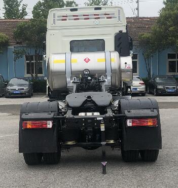 CA4183P25K15NE6A80 解放牌460马力单桥LNG国六牵引汽车图片