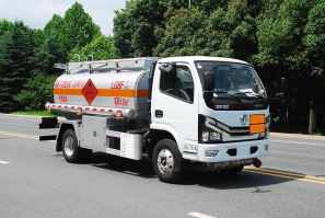 运油车