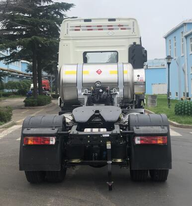 CA4183P25K2NE6A80 解放牌445马力单桥LNG国六牵引汽车图片