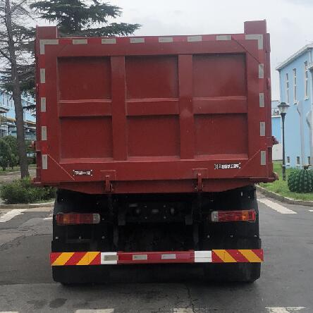 自卸式垃圾车图片