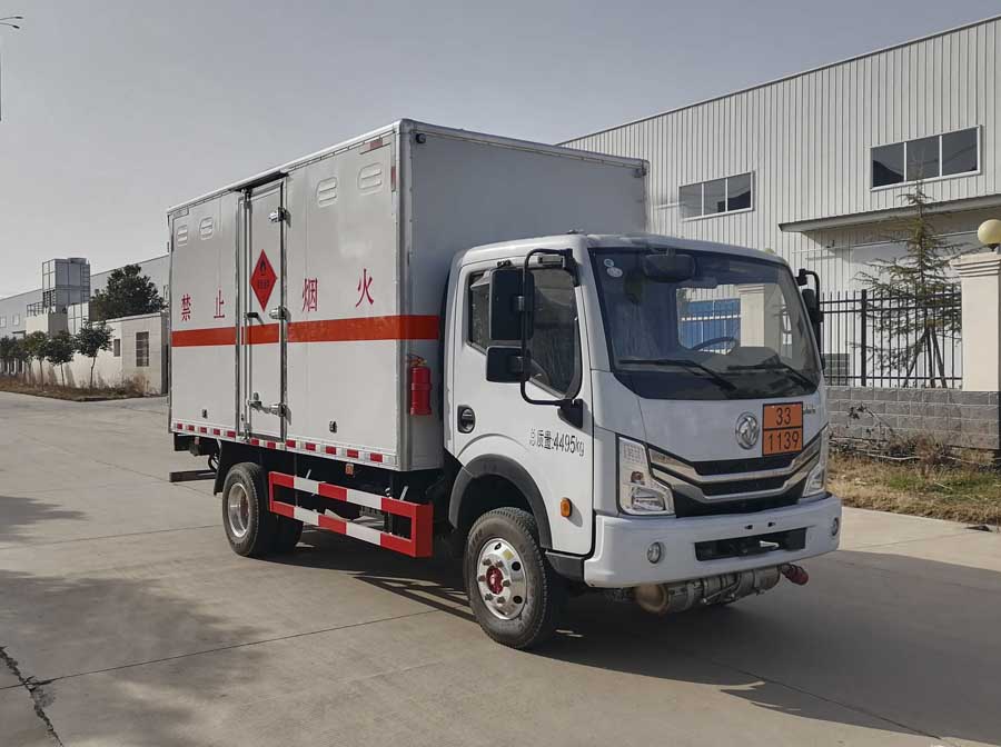 大力牌DLQ5040XRYEQ6易燃液体厢式运输车