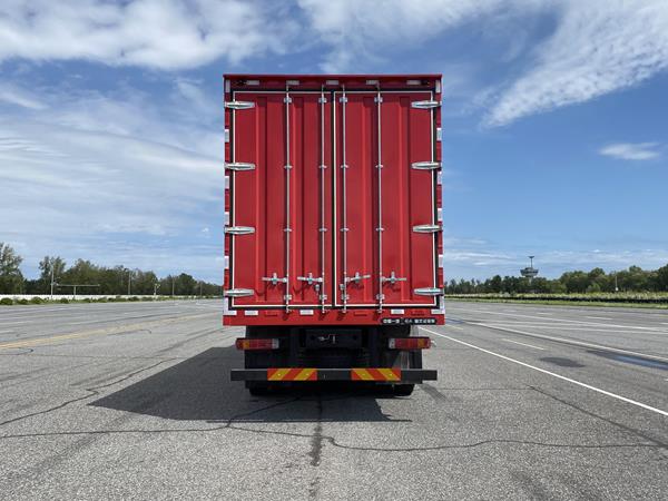 解放牌CA5310XXYP66K24L2T4E6Z廂式運(yùn)輸車公告圖片