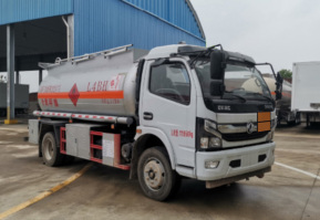 易燃液体罐式运输车