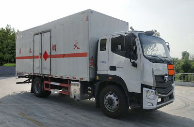 程力威牌CLW5181XRQB6易燃气体厢式运输车