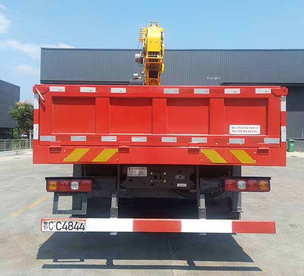 猛卡士特牌XCL5319JSQ6隨車起重運(yùn)輸車公告圖片