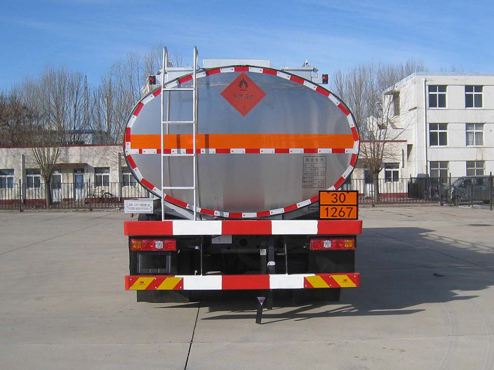 油龍牌YLL5326GRYJ易燃液體罐式運輸車公告圖片