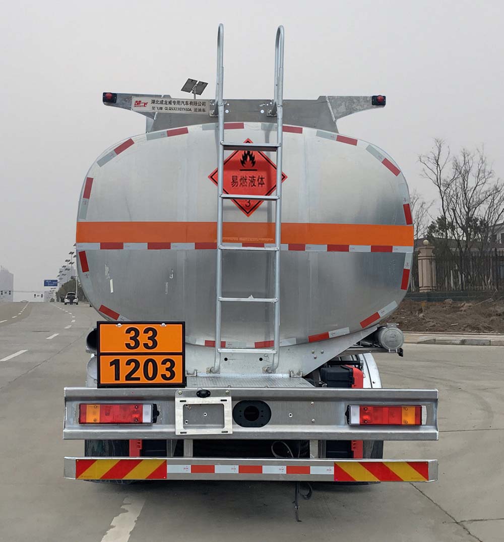 楚飞牌CLQ5323GYY6DA铝合金运油车公告图片