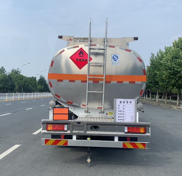楚飞牌CLQ5323GYY6DA铝合金运油车公告图片