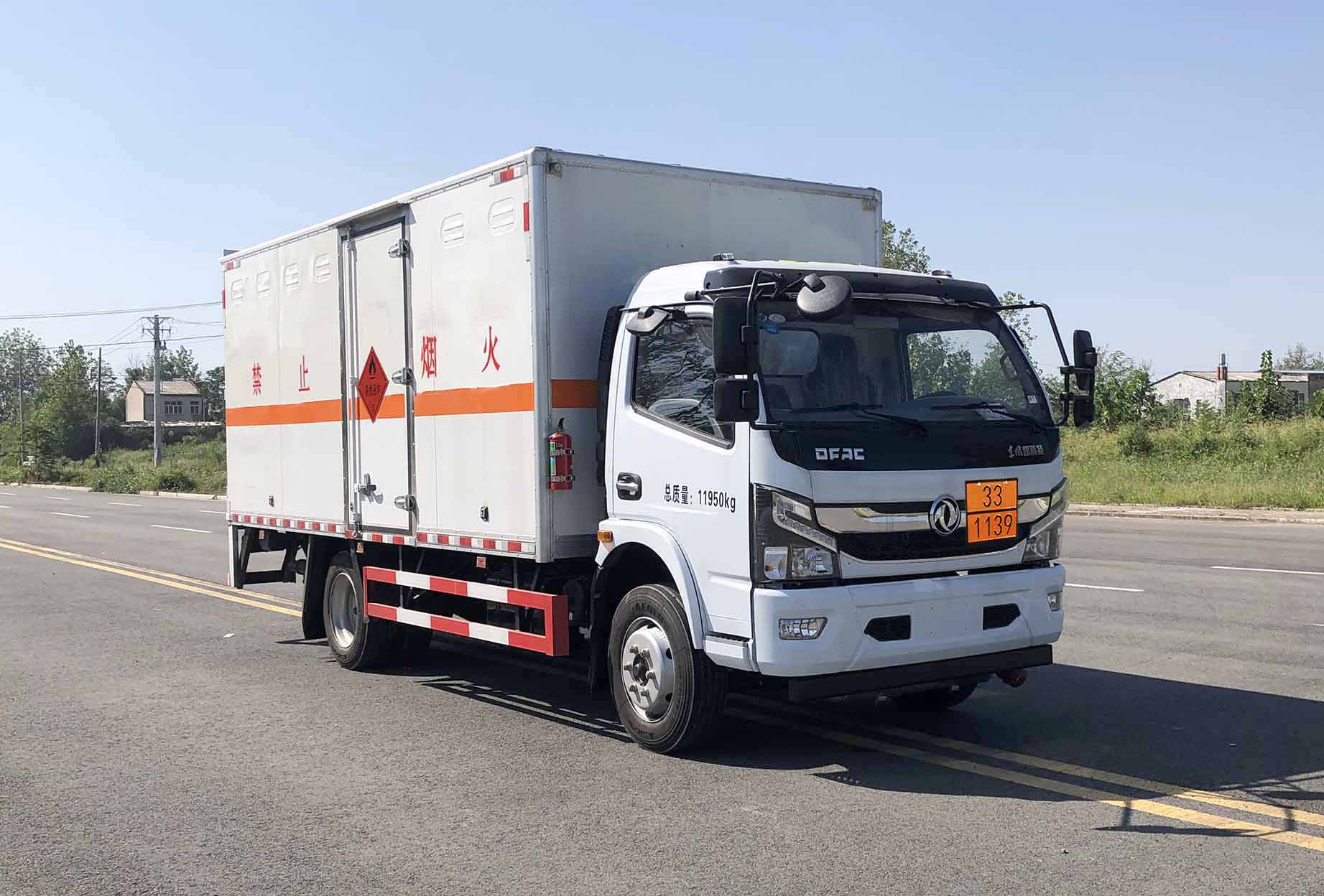 大力牌DLQ5120XRYEQ6易燃液体厢式运输车
