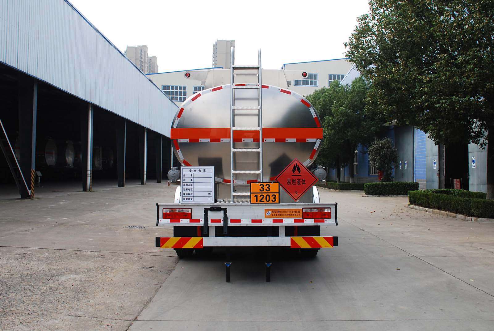 齊星牌QXC5185GYYD6鋁合金運(yùn)油車公告圖片