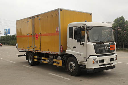 专威牌HTW5181XRYD6易燃液体厢式运输车