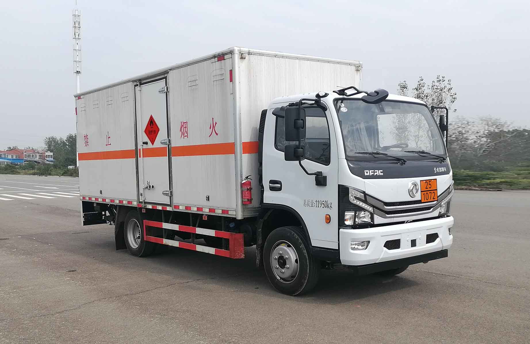 大力牌DLQ5120XRQEQ6易燃气体厢式运输车