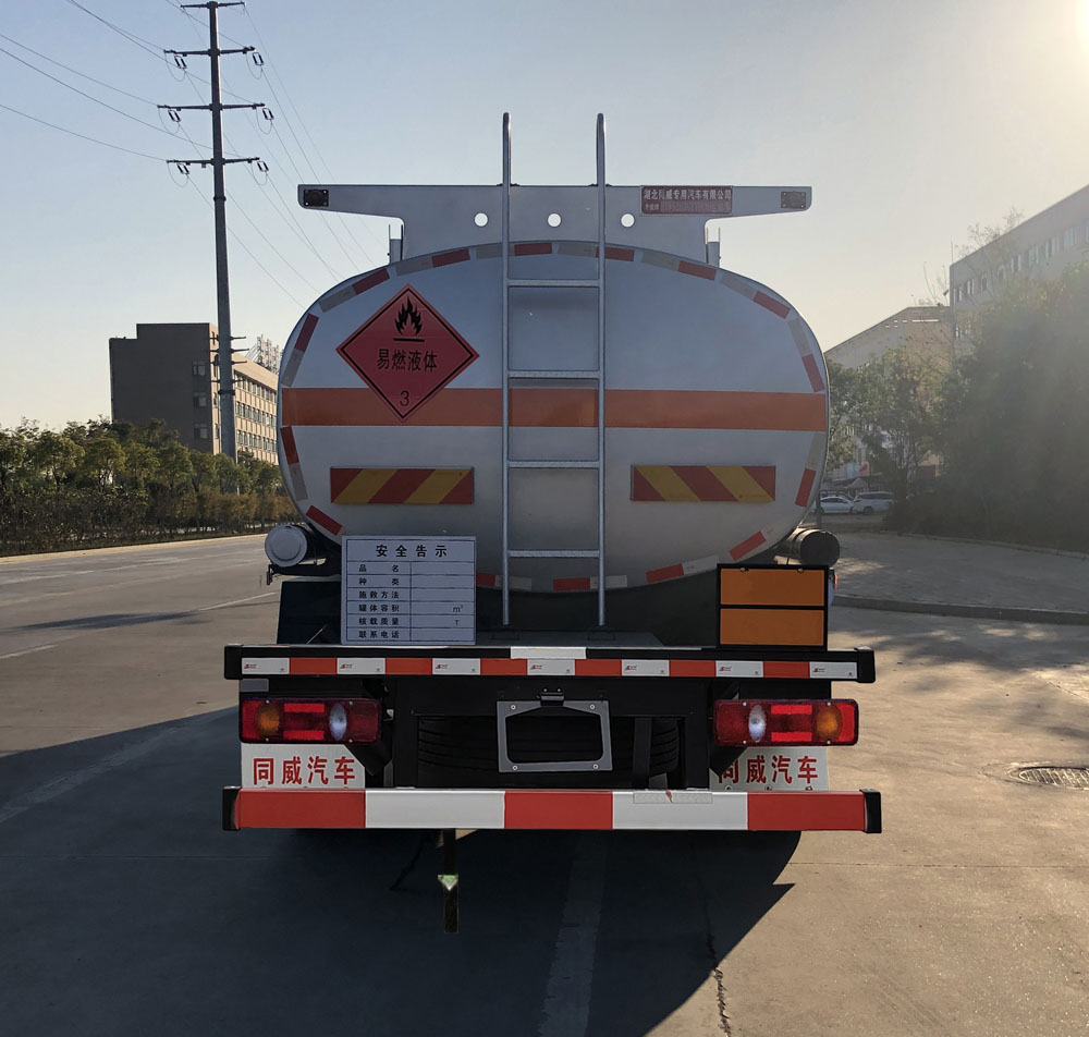 專(zhuān)威牌HTW5263GYYDC6運(yùn)油車(chē)公告圖片