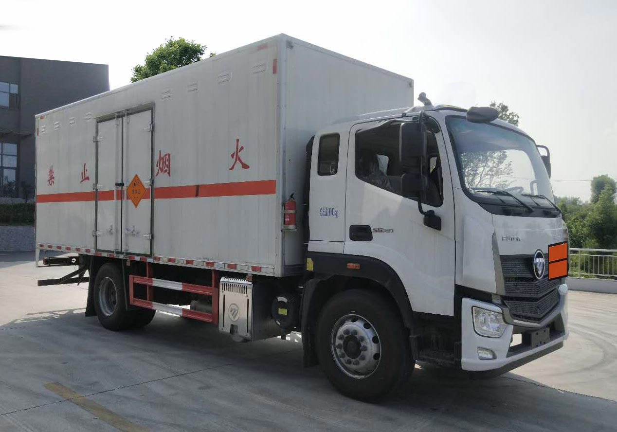 程力威牌CLW5181XQYB6爆破器材运输车