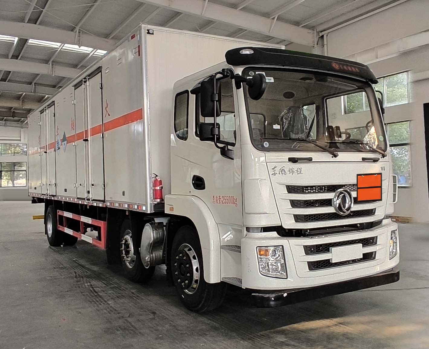 程力威牌CLW5260XZWE6杂项危险物品厢式运输车