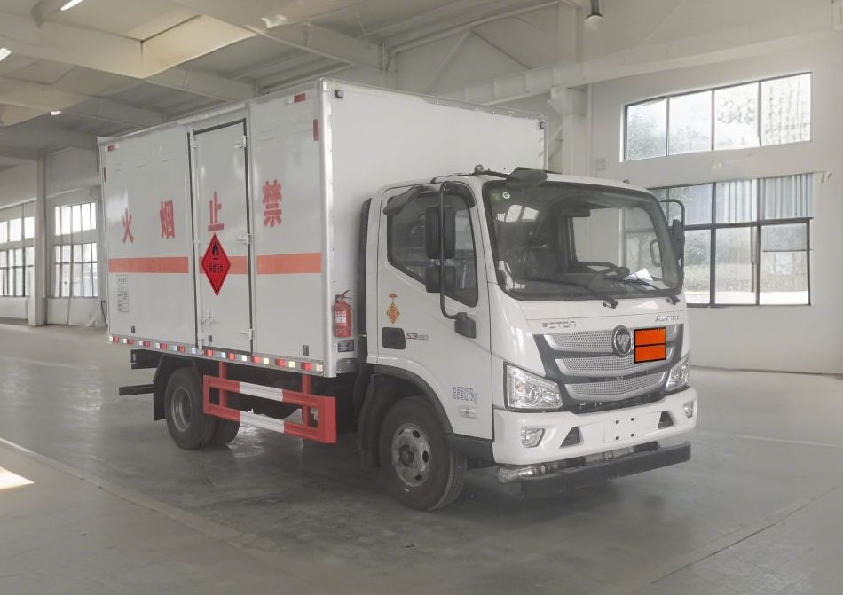 程力威牌CLW5081XRQB6易燃气体厢式运输车