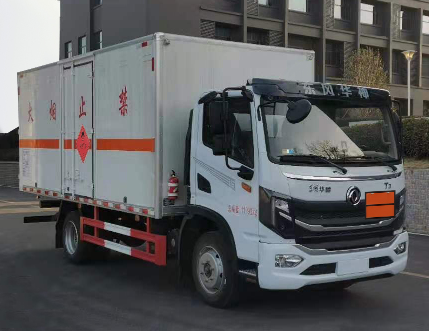 程力威牌CLW5121XRQE6易燃气体厢式运输车