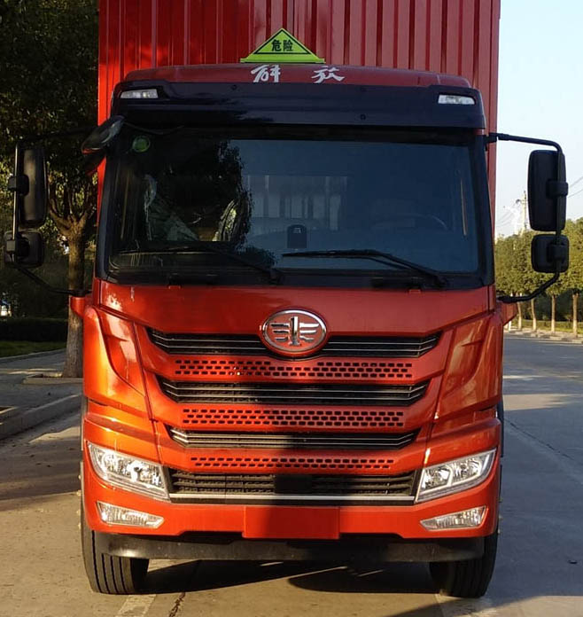 解放牌CA5260XRYPK2L5T3E6A81易燃液體廂式運輸車公告圖片