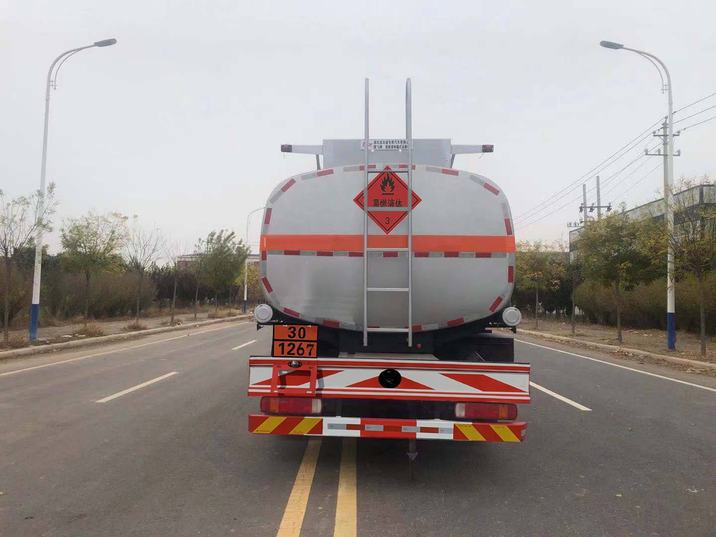 楚飞牌CLQ5320GRY6ND易燃液体罐式运输车公告图片