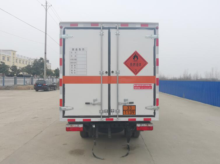 順風(fēng)智造牌SFZ5035XRYE6易燃液體廂式運(yùn)輸車公告圖片