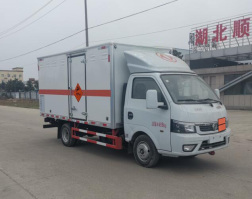 爆破器材运输车
