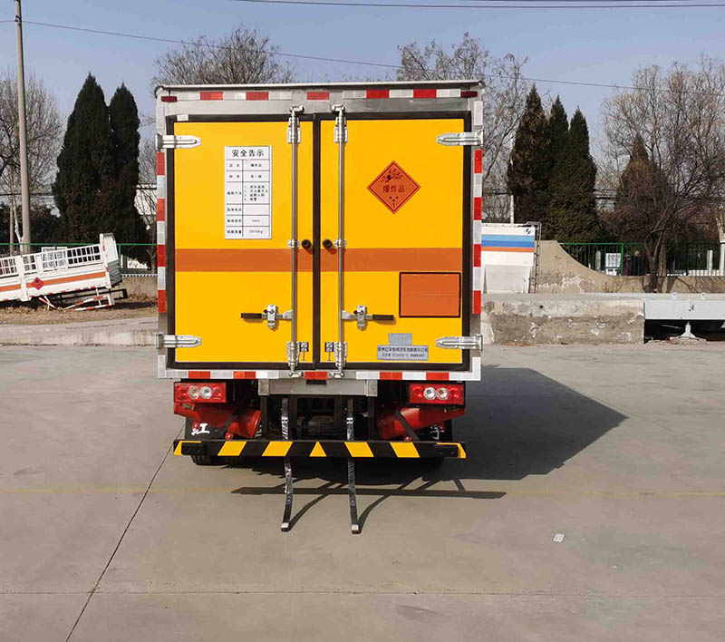 紅宇牌HYJ5060XQY-BJ爆破器材運(yùn)輸車公告圖片