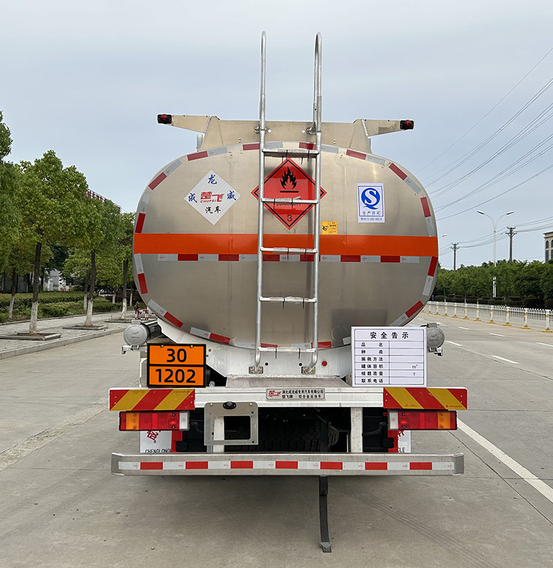 楚飛牌CLQ5321GYY6EA鋁合金運(yùn)油車公告圖片